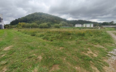 Vo Veľkom &Scaron;ari&scaron;i stavebn&yacute; pozemok na predaj